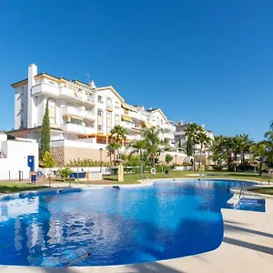 lujo-al-lado-del-aeropuerto-y-playa-parking-free.1costadelsol.com/